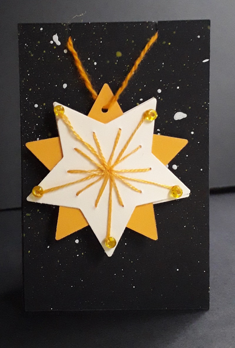 Kerstkaart met geborduurde kersthanger